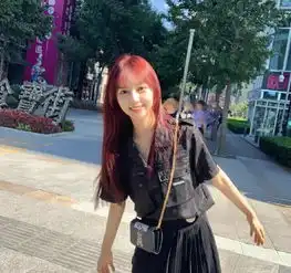吴亦凡恋情疑曝光,女方被扒四字姓名,长得清纯可爱