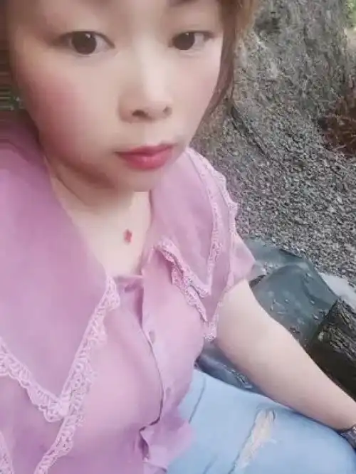 开心一天是一天好好爱自已祝大家身体健康万事如意美颜一开谁还不是个美女