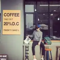 帅气男生杂头一辈子很短,我愿意和你将错就错qq头像