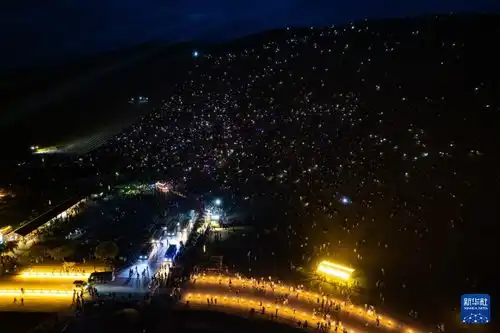 鸣沙山月牙泉风景区1万人星空甘粛省敦煌市