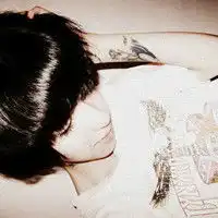 在时间面前我们都输了迷惘伤感的意境女生头像