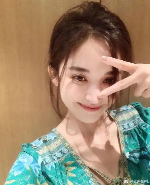 美人计听说,娜扎是单眼皮
