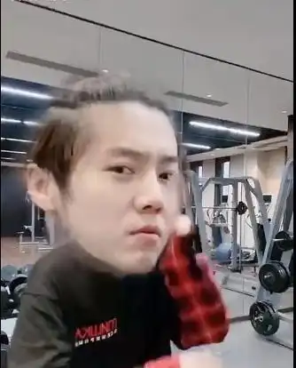 收集鹿晗黄子韬深圳,拍摄可爱的大头特效视频,打破谣言