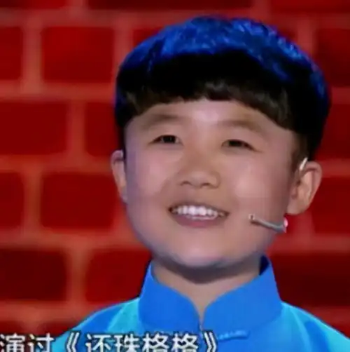 马伊琍儿子,为长个打3年激素,今23岁和10岁孩子一般