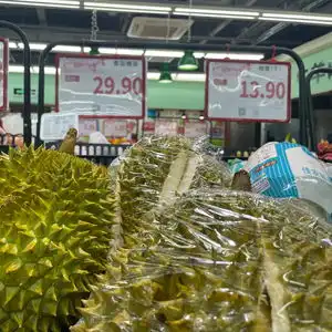 榴莲单价进入10元时代记者探访商超门店,买榴莲仍需百元大钞