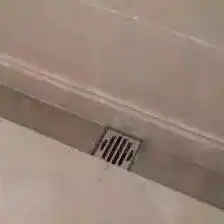 卫生间装地漏时,瓷砖就该这样贴,下水超级快