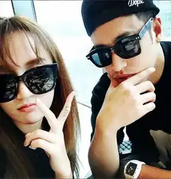 手上戴了一套房中国有嘻哈里,潘玮柏rap唱的rm手表,竟然那么贵......