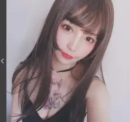 网红美少女展现天使与恶魔的双重魅力