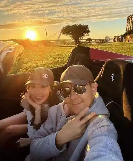 林志颖晒全家福为妻子庆生,还亲自驾豪车带陈若仪兜风,超宠溺