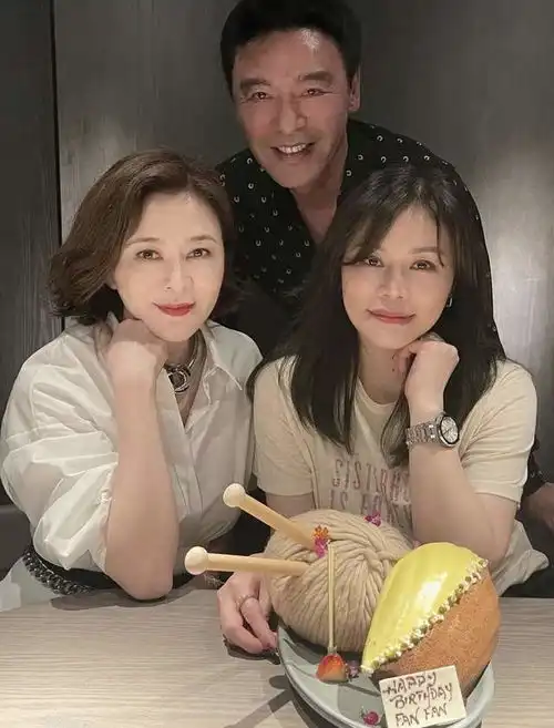 68岁钟镇涛为50岁娇妻庆生关之琳仍似女神,三人同框画面养眼