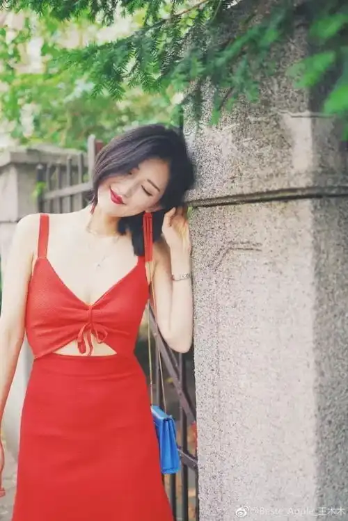 失恋狂瘦20斤却遇见最好的爱情,30岁辣妈带娃读博士逆袭时尚美博主