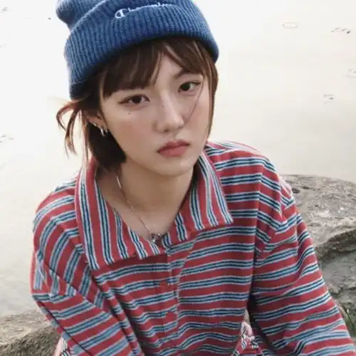 ins风小姐姐招桃花头像
