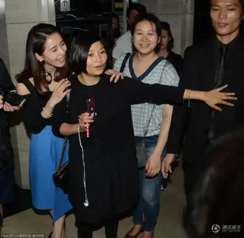 明星助理表面风光背后辛酸,难得这几位明星对助理好怪不得她们红