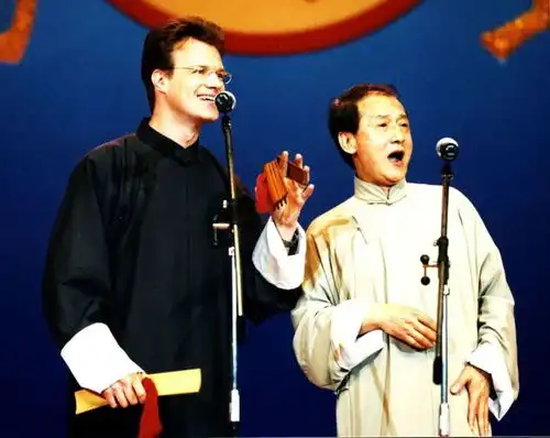 在春晚班门弄斧的外国人演小品说相声,反而让他名声大噪