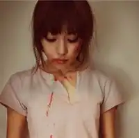 谁有女生流血的qq头像给我谢谢啦