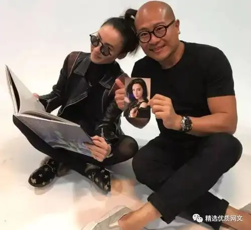 张柏芝当老板后攻气十足,超酷皮衣配黑色丝袜帅炸天