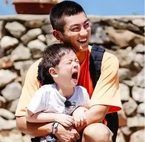 她是爸爸去哪儿的小公主,嗯哼都想亲,网友太好看了