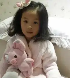 长得漂亮耐看,和圈外老公恩爱了14年,如今13岁女儿终于治好病了