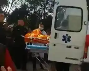 泸县一14岁学生校园内跳楼身亡