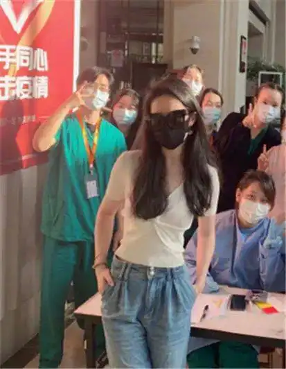 刘亦菲最新硬照a到爆曾经输给刘诗诗的万年身材bug,竟然消失了
