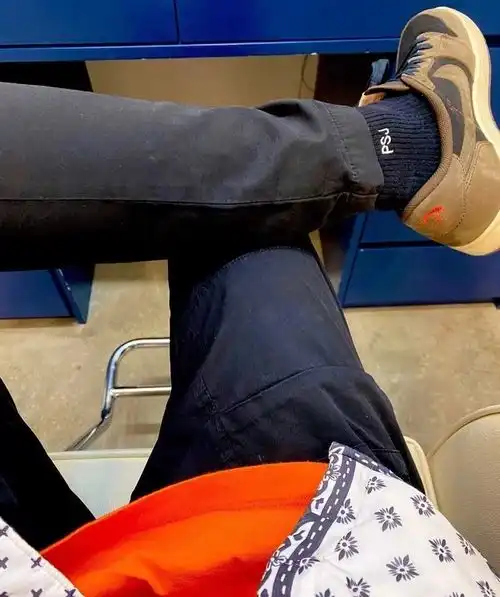 梨泰院class栗子头朴叙俊不仅是国名男友,更是重度球鞋玩家