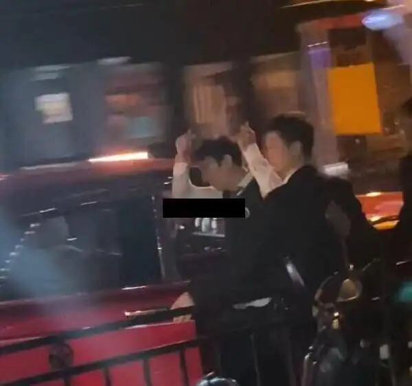 王思聪带5个女人过万圣节装扮成哈利波特,叮嘱保镖别拦路人拍摄