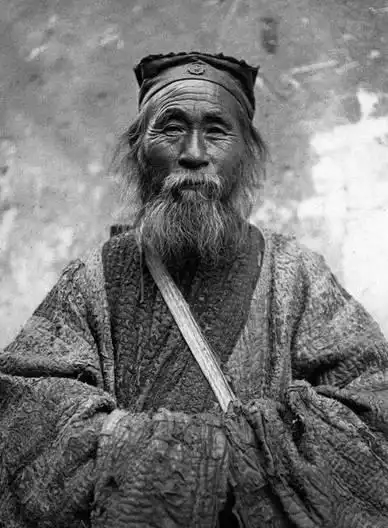 真正的道士长啥样衣服全是补丁,难掩仙风道骨