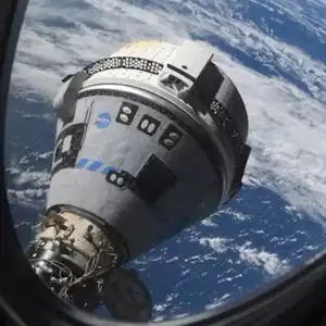 波音星际客机飞船脱离国际空间站不载人返回地球