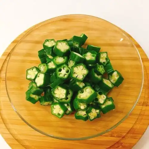 饭店里整齐的秋葵菜,其实你在家也可以做给家人