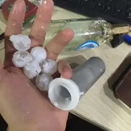 硅磷晶是什么,为什么会有这种白色的在外面,洗掉之后是透明的珠子