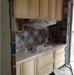 看看牛人用瓷砖砌的橱柜,美观又牢固,后悔买了整体橱柜
