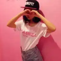 粉色背景女生头像全身微信头像图片大全