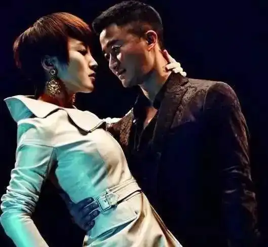 吴京,为拍战狼2抵押全部房产,谢楠默默支持说赔了我养你