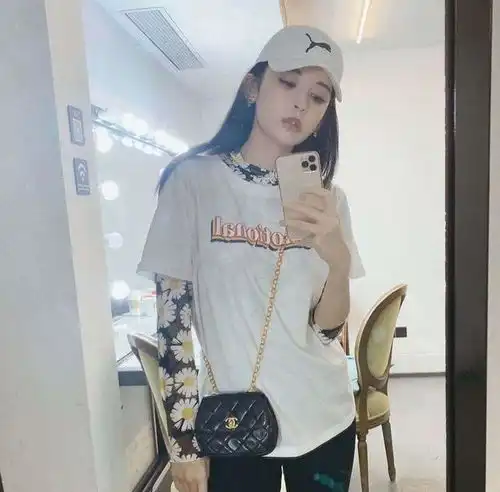 古力娜扎用于显示腿部长度,黑色短裤穿两米