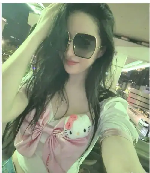 37岁刘亦菲有多豪横穿5万行头逛街,一个裤衩就两千块