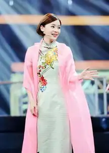 袁姗姗变身女特务,穿旗袍优雅又知性,演绎东方女人的古典美