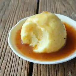 最简单的土豆泥啦,绵软的土豆泥和酱汁是绝配哦