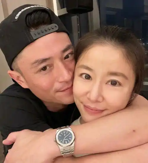 45岁林心如私下素颜曝光,脸部全是皱纹,鼻子又长又直像假的