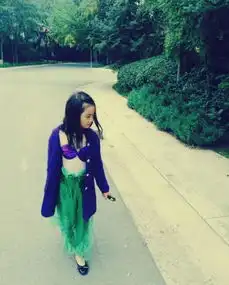 黄磊与女儿多多摘樱桃搞怪卖萌