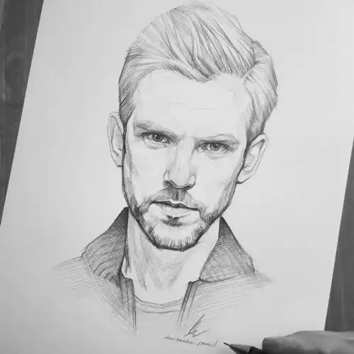 这组素描速写人物,排线整齐结构到位造型形象