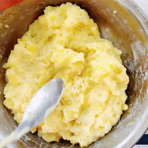 这菜是碱性食物,女人常吃,嘴巴不臭,头发变黑皮肤变嫩了