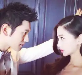 黄晓明angelababy玩壁咚二人深情对视