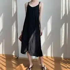 百褶裙黑色吊带连衣裙20春夏新款女大摆中长款气质文艺裙ins港风