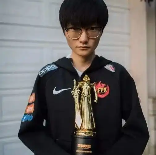 真lol史上最强阵容dwg拿下s10后,lck达成历史第1成就