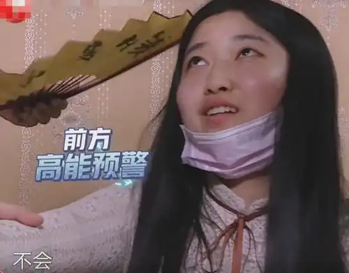 贾乃亮当众撩妹,有谁注意岳云鹏下意识的动作又被圈粉了