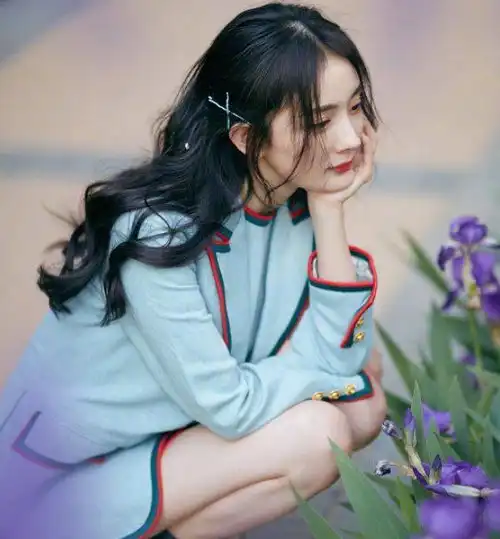 有种可爱叫杨幂萝卜蹲,摆好姿势后,网友不愧是少女幂