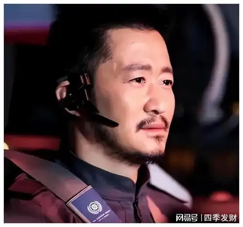 惊呆了吴京最新亮相,留长发,一脸络腮胡,网友油腻到家了硬汉动作片电影导演吴京演员网易订阅