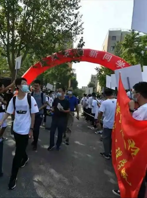 14岁初中生考进清华成最小本科生不考试直达博士