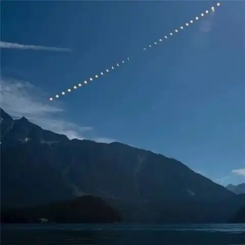 nasa发布木星南极景象,蓝色漩涡壮丽夺目