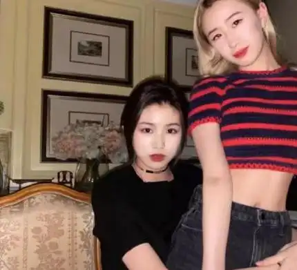 为小苹果打造名媛闺蜜圈,结婚周年不忘秀母女情,章子怡真中国好继母